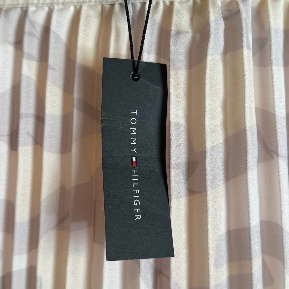 Tommy Hilfiger Adaptive Chiffon Pleated Skirt. Size XS - Picture 5 of 9